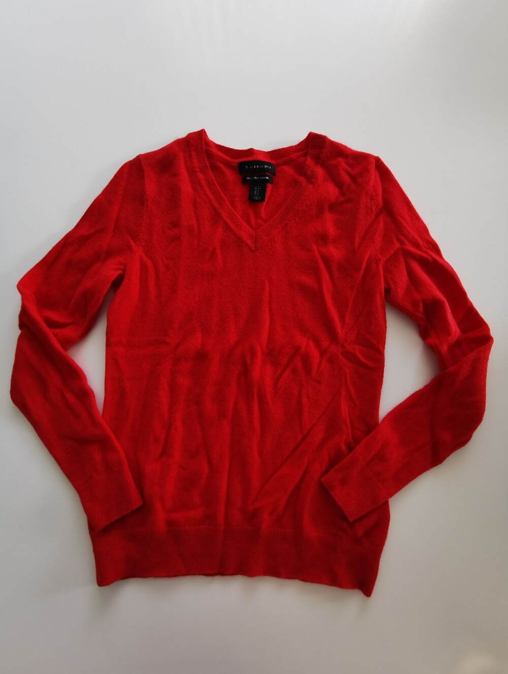 100% 2-Ply Cashmere Tahari Bright Red V-Neck Long Sleeve Sweater